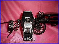 2004 HAPPY HAUNTS HORSELESS CARRIAGE With WATCH LE 250 WALT DISNEY WORLD COMPLETE