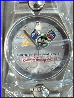 New 2000 Vintage Walt Disney World Le 441/2000 Unisex Watch With Figurine Stand