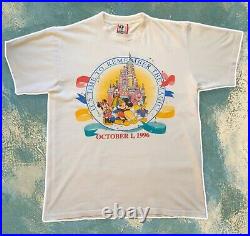 Rare Vintage 90s Walt Disney World Single Stitch 25th Anniversary Tshirt Large