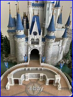 WALT DISNEY WORLD Cinderella Castle OLSZEWSKI Used First Edition See Desc