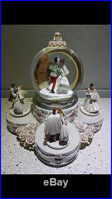 Walt Disney World Cinderella, Belle, Snow White, Auora Wedding-cake Snowglobe