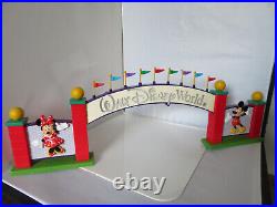 Walt Disney World Entrance Sign Mickey Minnie Lights Up for Monorail or Train