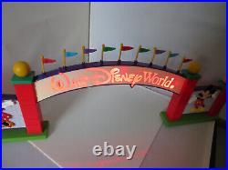 Walt Disney World Entrance Sign Mickey Minnie Lights Up for Monorail or Train