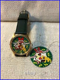 Walt Disney World Mickey Mouse 1993 Season's Greetings Christmas Musical Watch