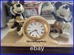 Walt Disney World Mickey and Minnie Desk Or Mantel Clock Working Collectable