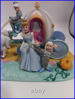 Walt Disney World Park Porcelain Cinderella Horse Carriage Coach Figurine RARE