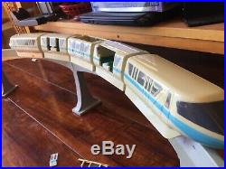 Walt Disney World Polynesian Resort Monorail Station and monorail Playset Rare