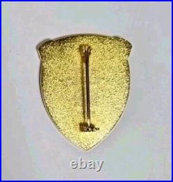 Walt Disney World Style Numbered Badge #7 Gold Tone New Unissued Replica